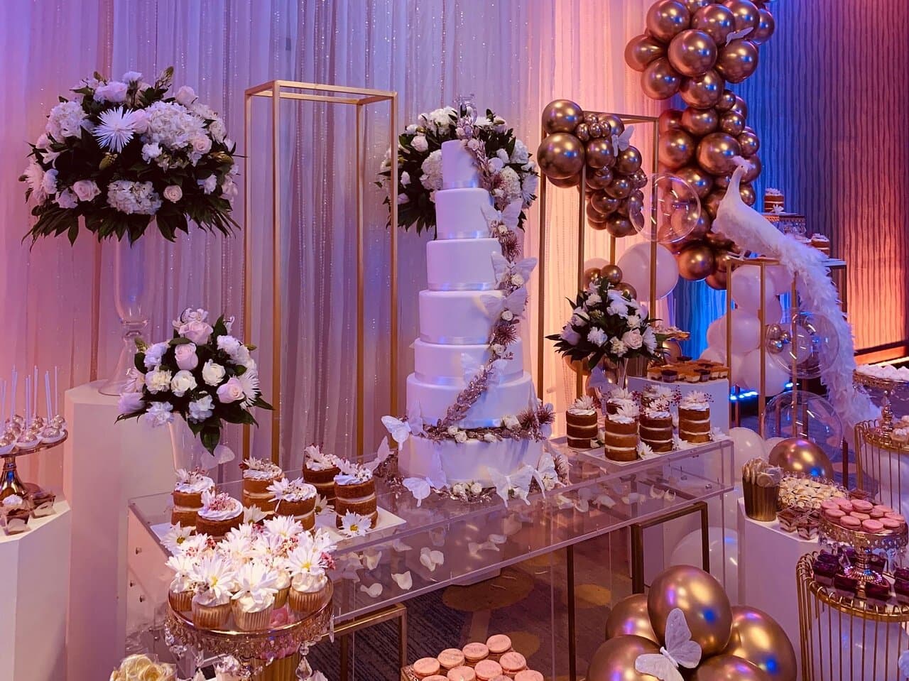Wedding Cake! Information and Orders Only Whatsapp Phone: (0297) 7431790 or Email: estrellaspastryaruba@gmail.com. We will reply you as soon as possible. Thank you so much!