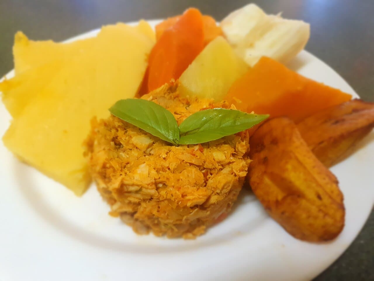 Keri keri (shark meat stewed with local spices like annatto, basil, tomatoes and bell peppers)