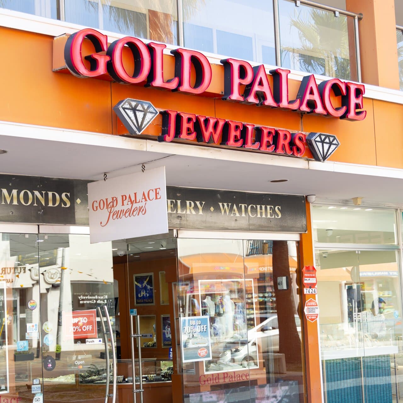 Where decades of craftsmanship and passion meet to bring you the finest jewelry and diamonds in Aruba.