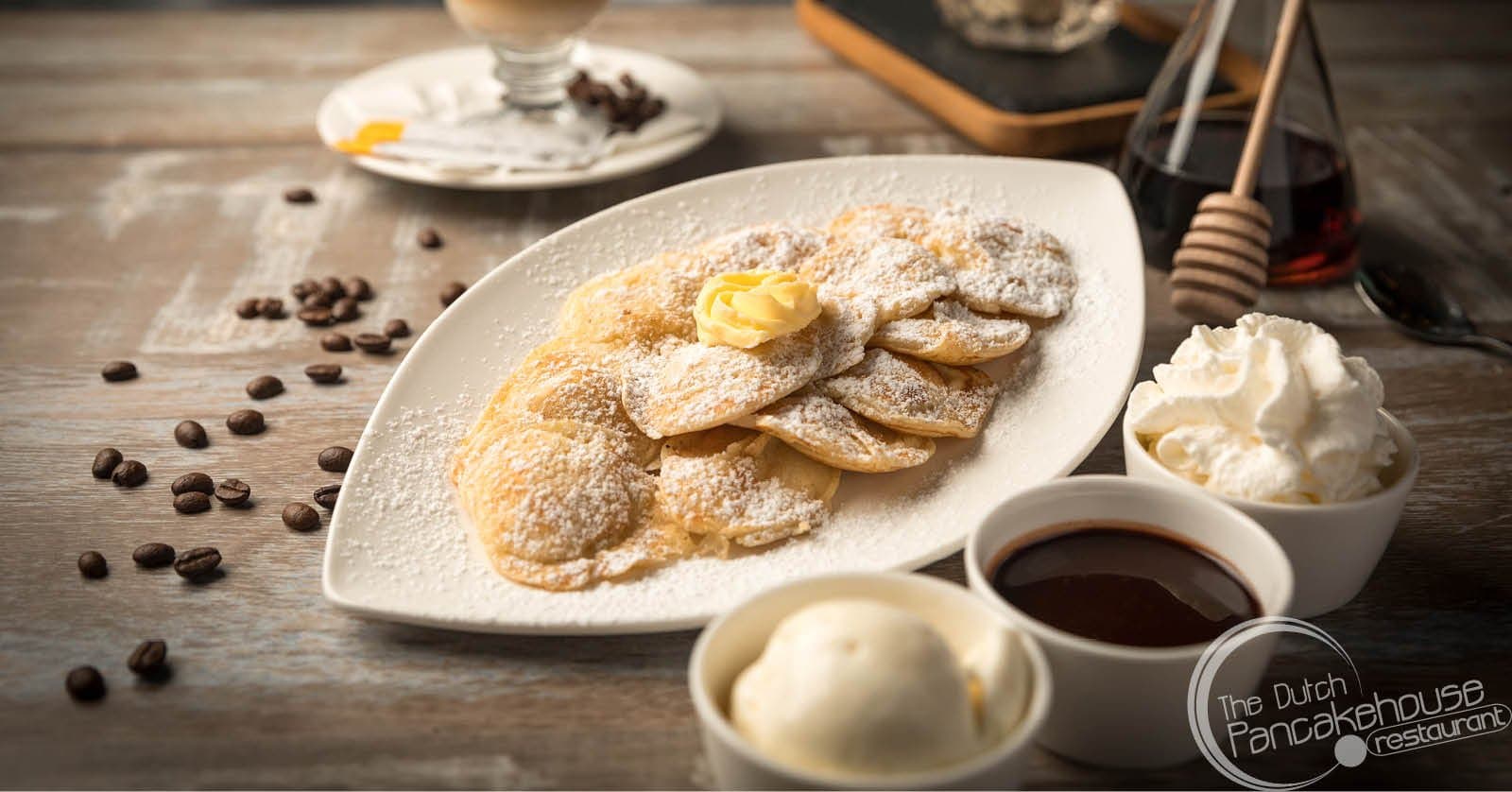 Poffertjes deluxe - Poffertjes (14pc) with vanilla ice-cream, whipped cream & chocolate sauce
